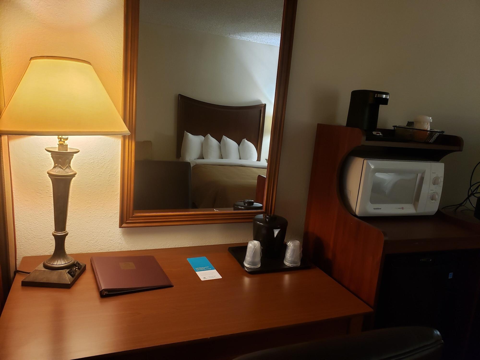 Clarion Inn&suites Hotel Tulsa