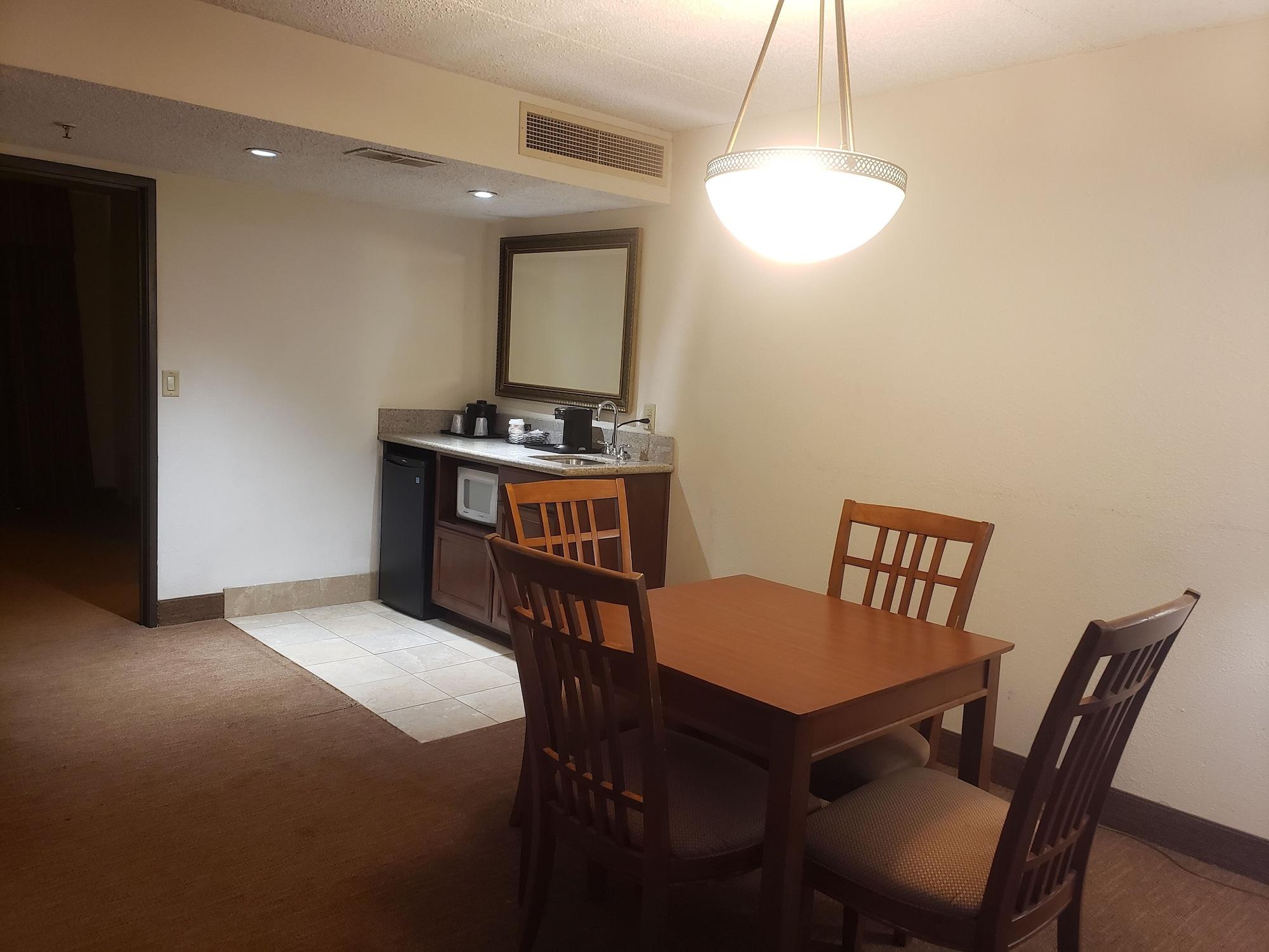 Clarion Inn&suites Hotel 3*