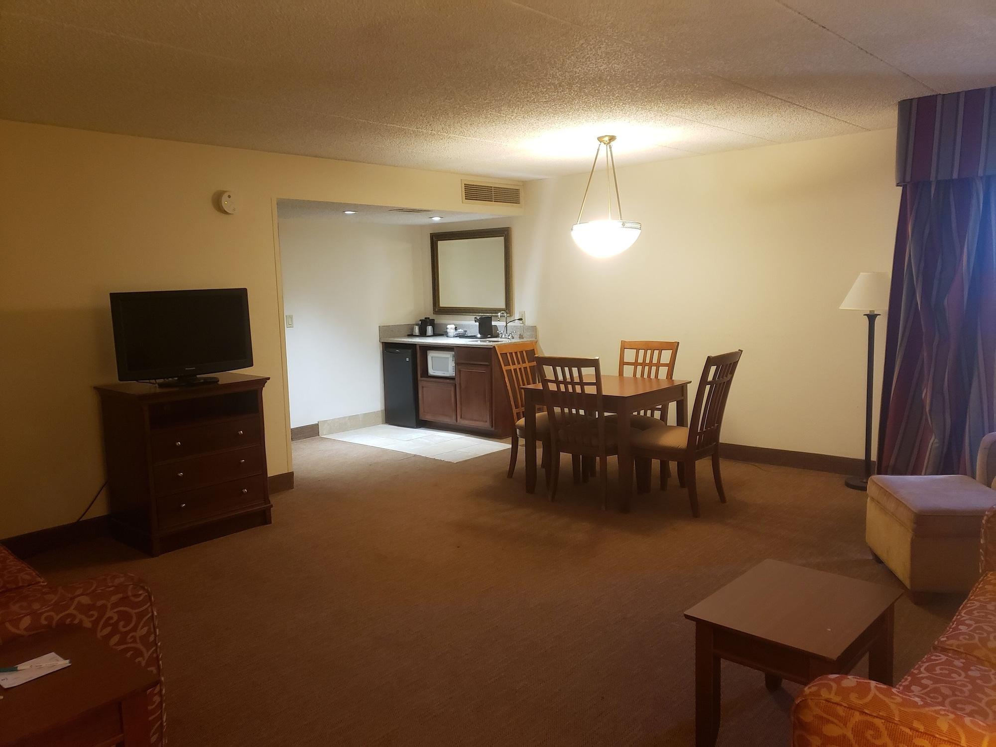 Clarion Inn&suites 3*