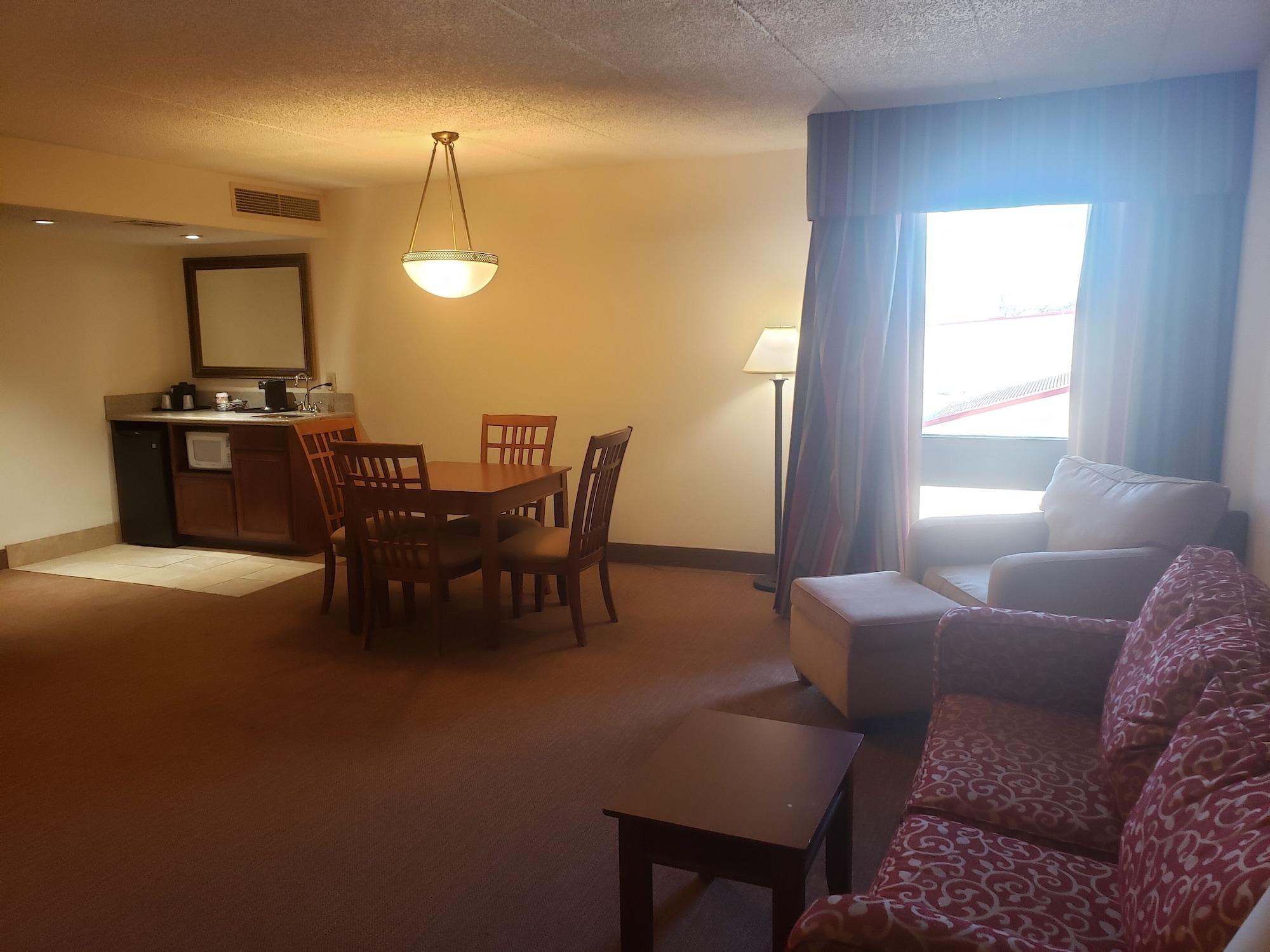 Clarion Inn&suites Hotel 3*