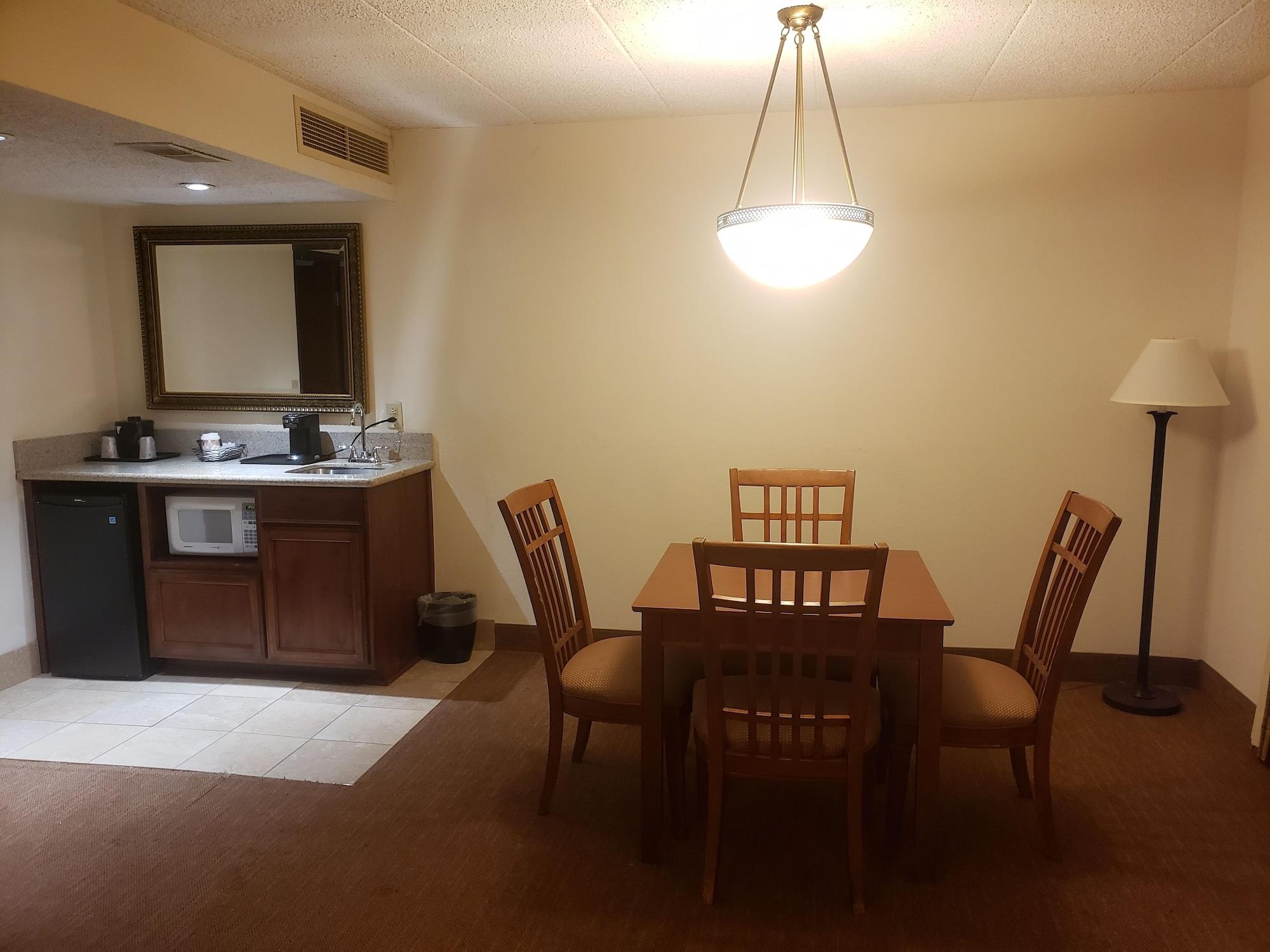 Clarion Inn&suites Hotel