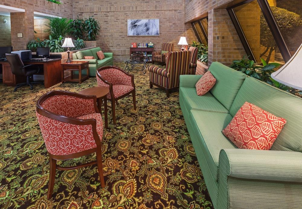 Clarion Inn&suites Hotel Tulsa