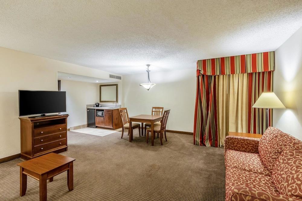 Hotel Clarion Inn&suites Tulsa
