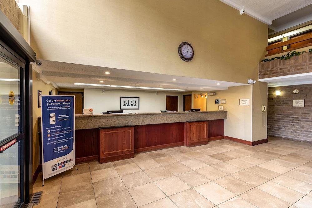 Clarion Inn&suites Hotel