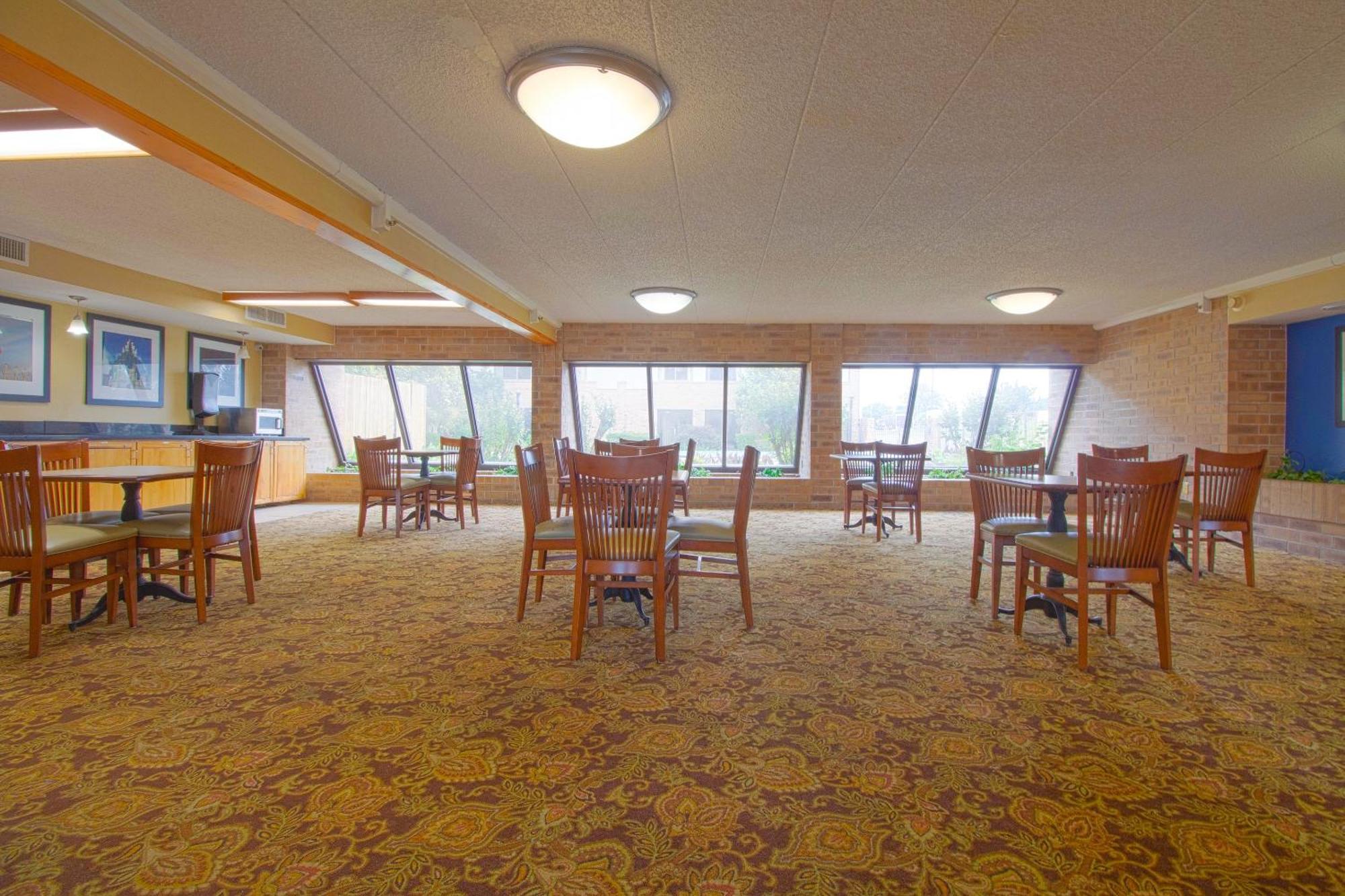 Clarion Inn&suites Hotel Tulsa