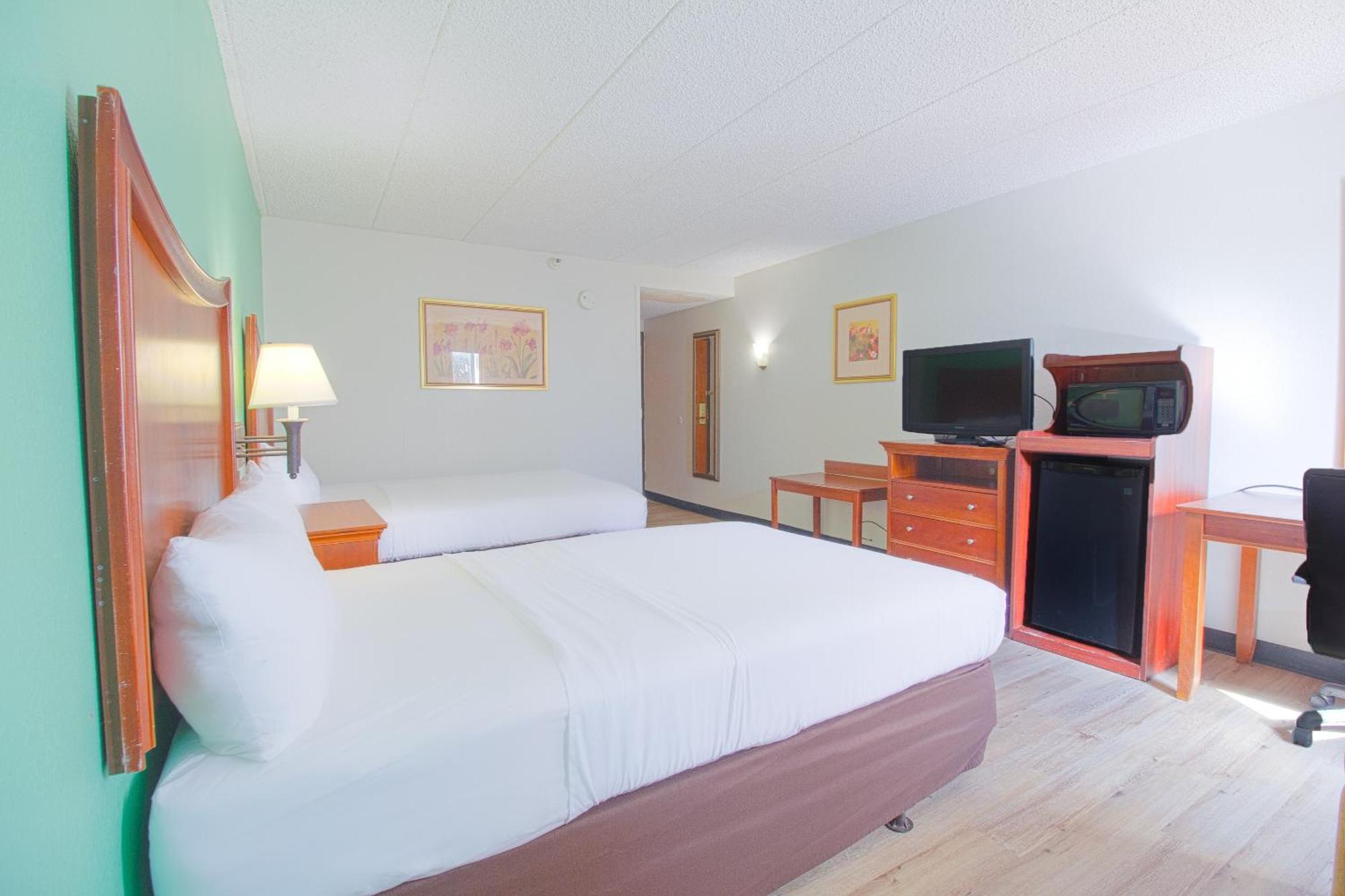 Clarion Inn&suites Hotel 3*