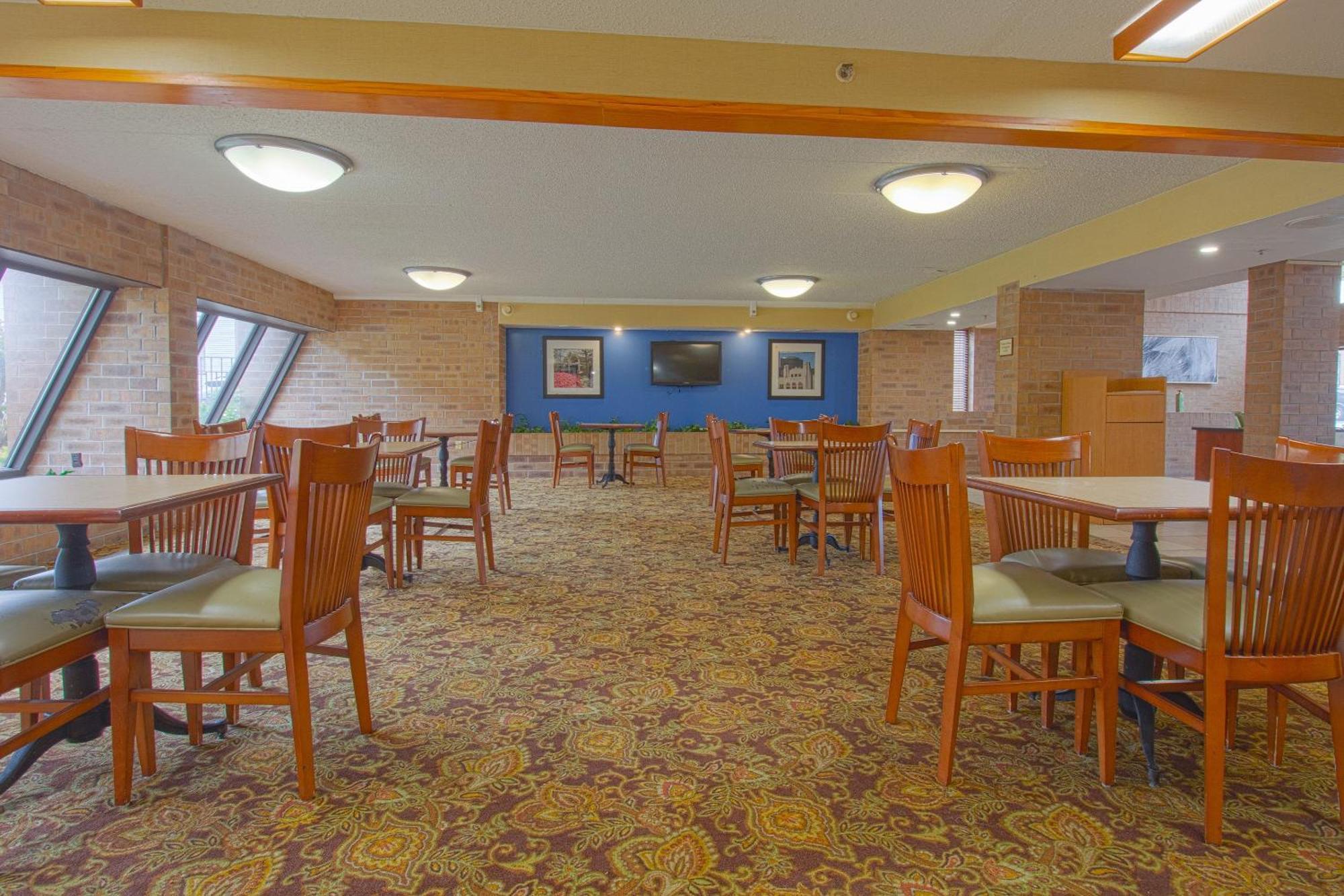 Clarion Inn&suites