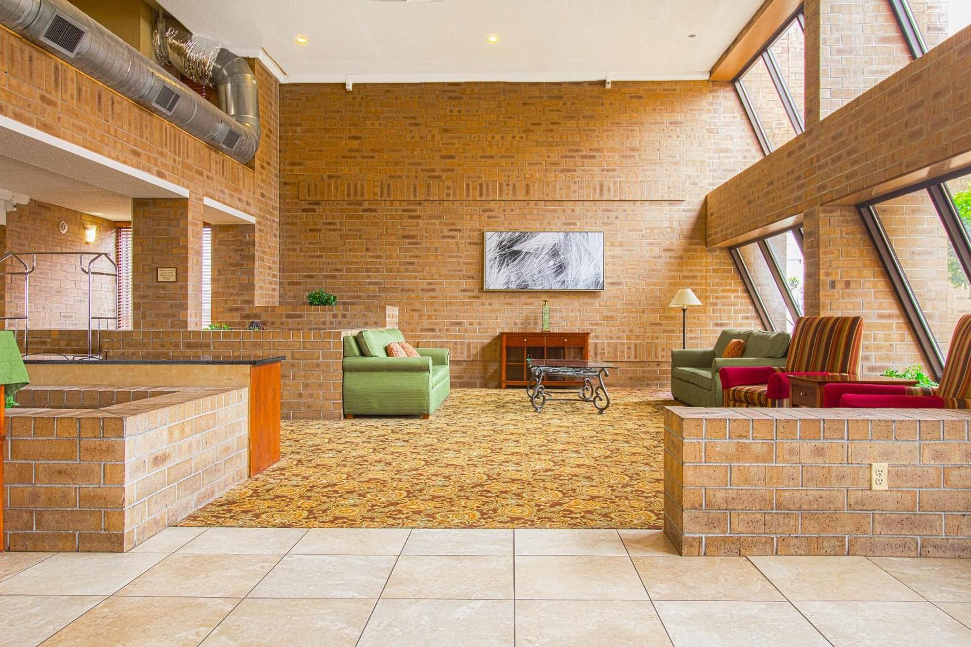 Hotel Clarion Inn&suites 3*