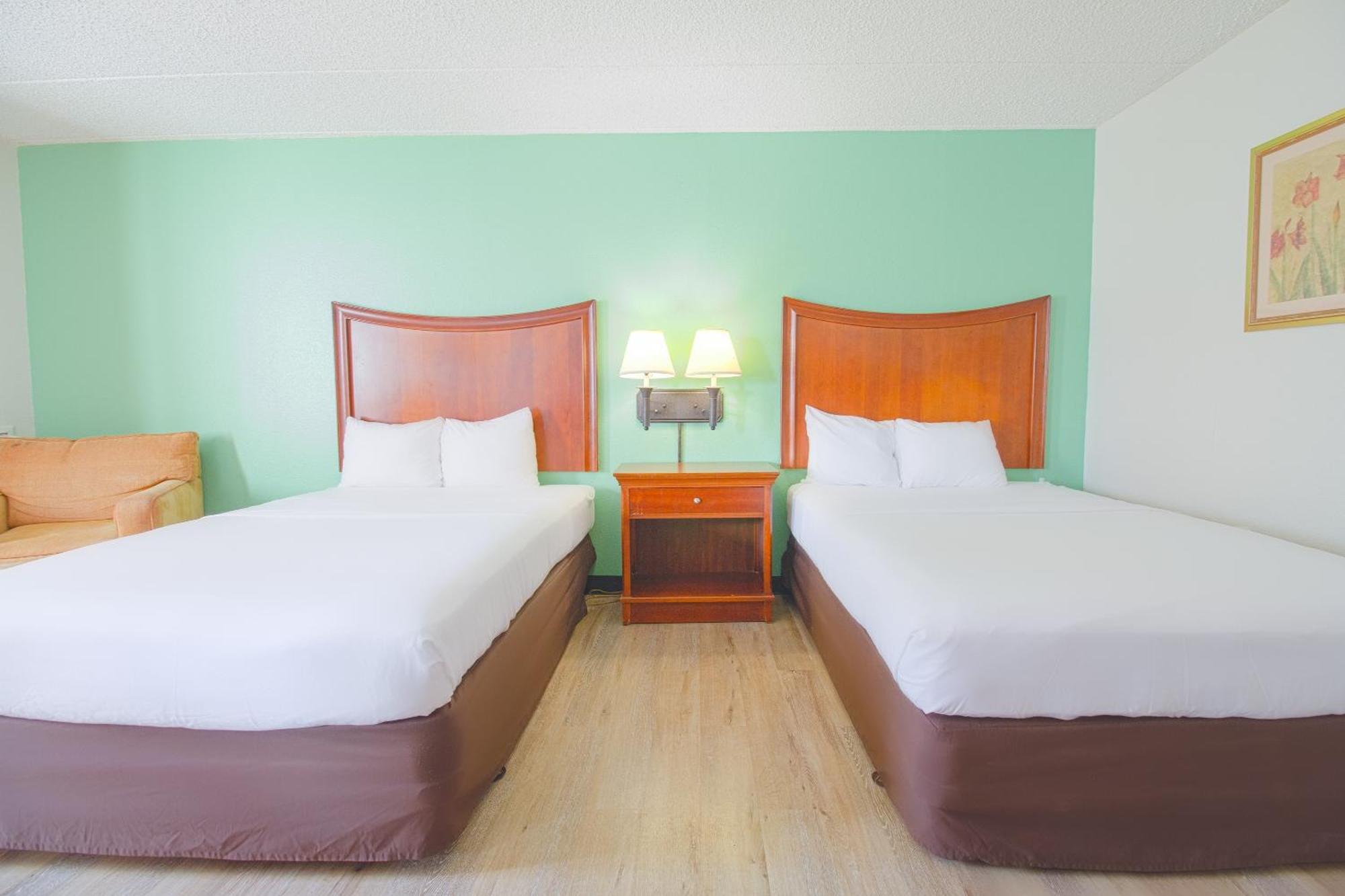 Clarion Inn&suites Hotel Tulsa
