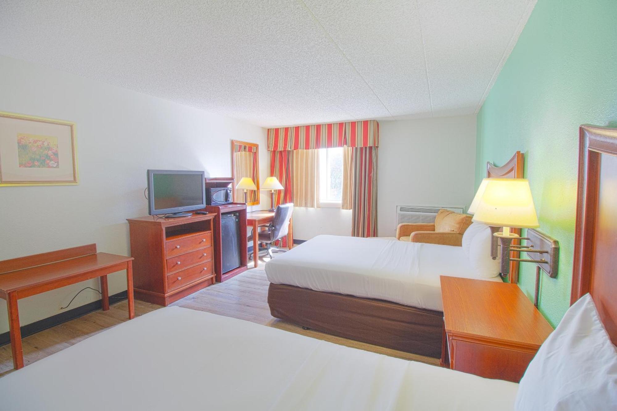 Clarion Inn&suites Hotel 3*