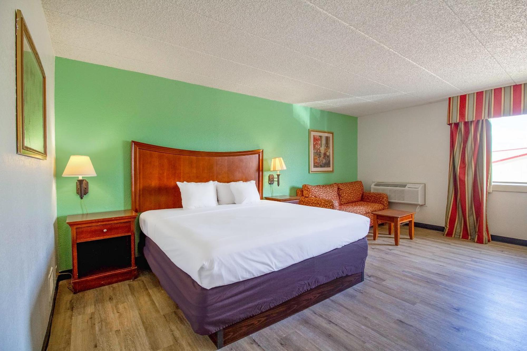 Clarion Inn&suites Hotel