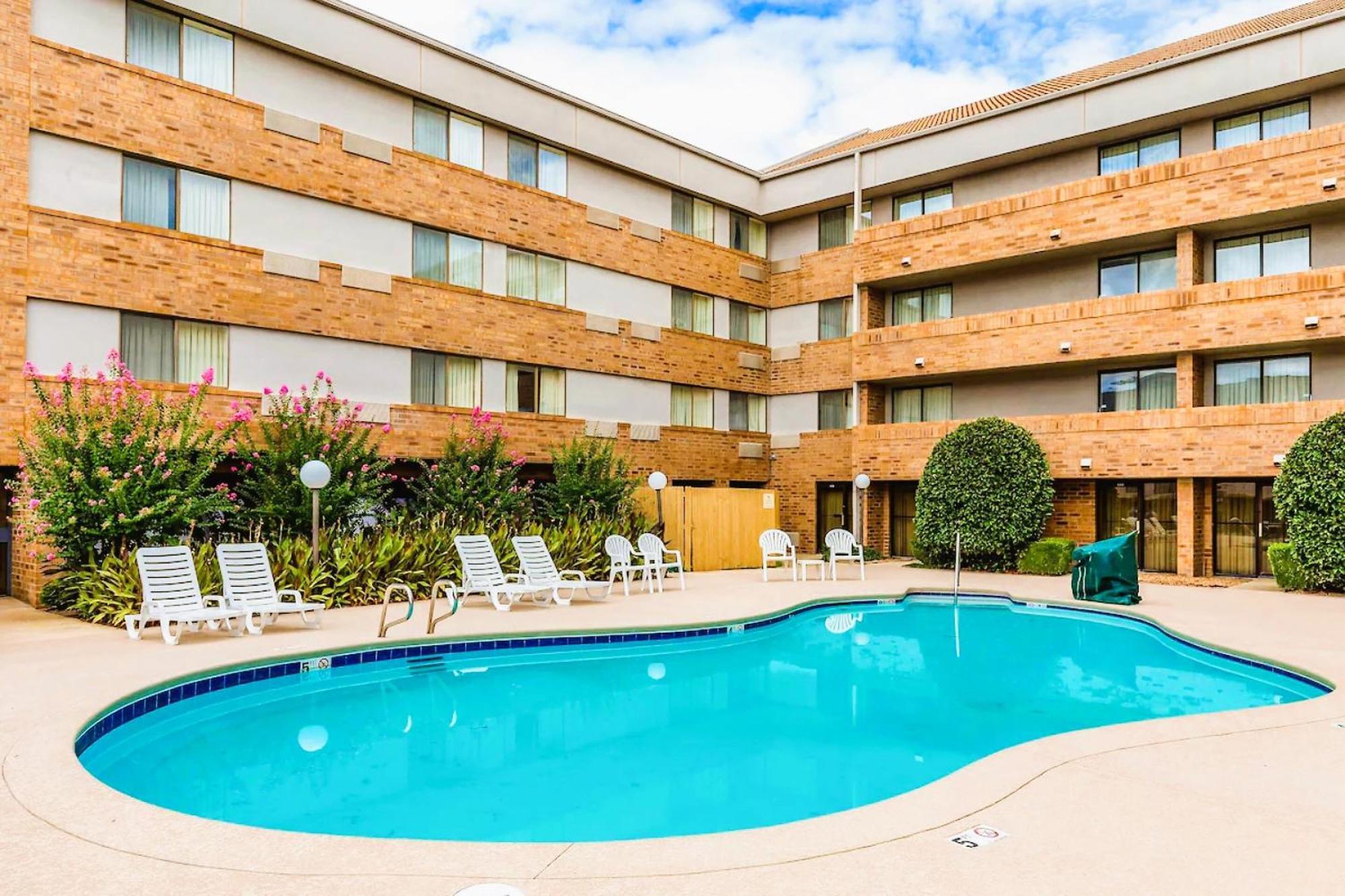 Hotel Clarion Inn&suites 3*